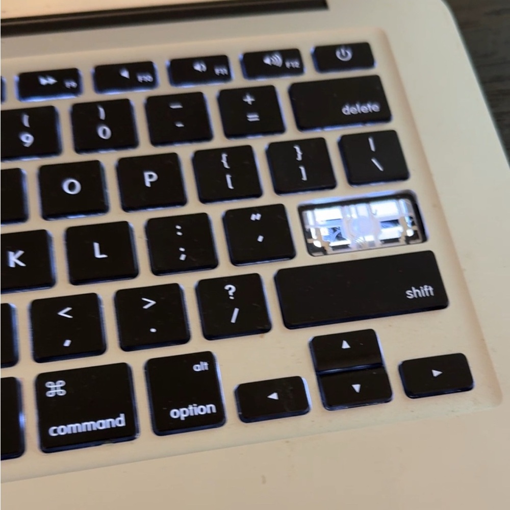 13” Macbook Air - Picture 3 of 3